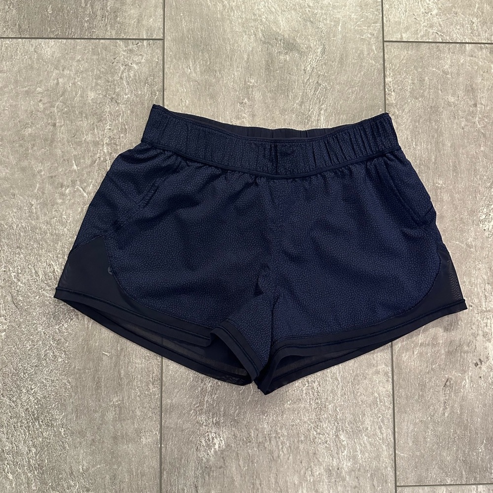 Lululemon Two With One Short Reversible 3"
Midnight Navy / Blueberry Jam Size 6 - Picture 8 of 11